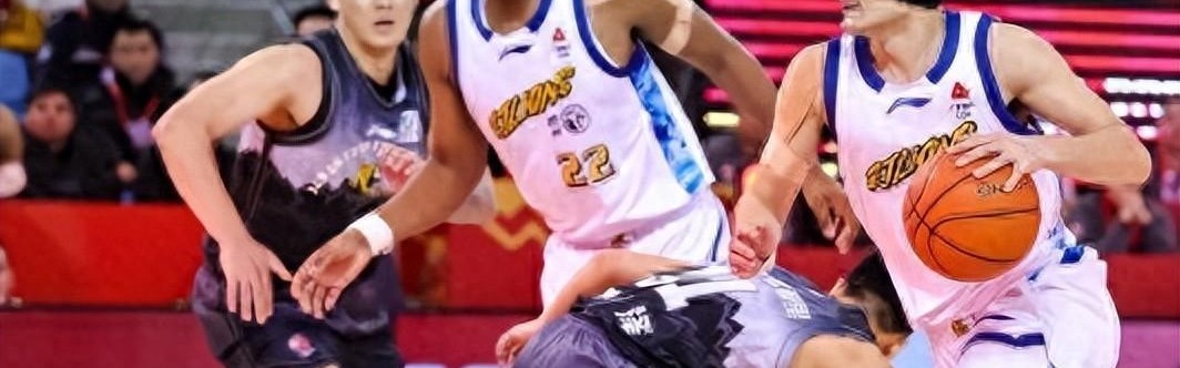 事情闹大！广厦爆冷之夜，安保骂孙铭徽家人，球迷：CBA草台班子