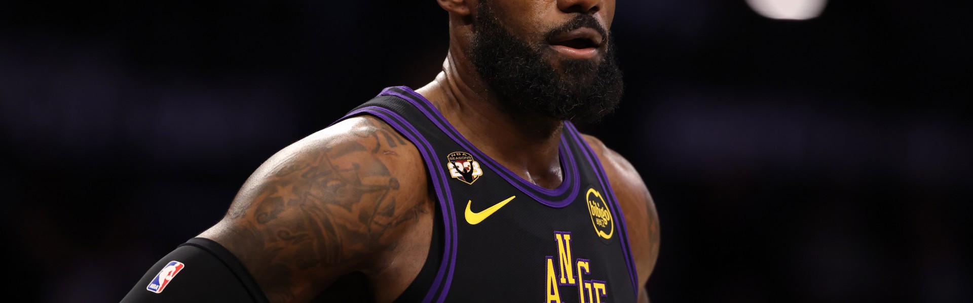 云开体育官网-路威：詹姆斯不会在乎珍妮的不满 他曾为烧了他球衣的城市夺冠